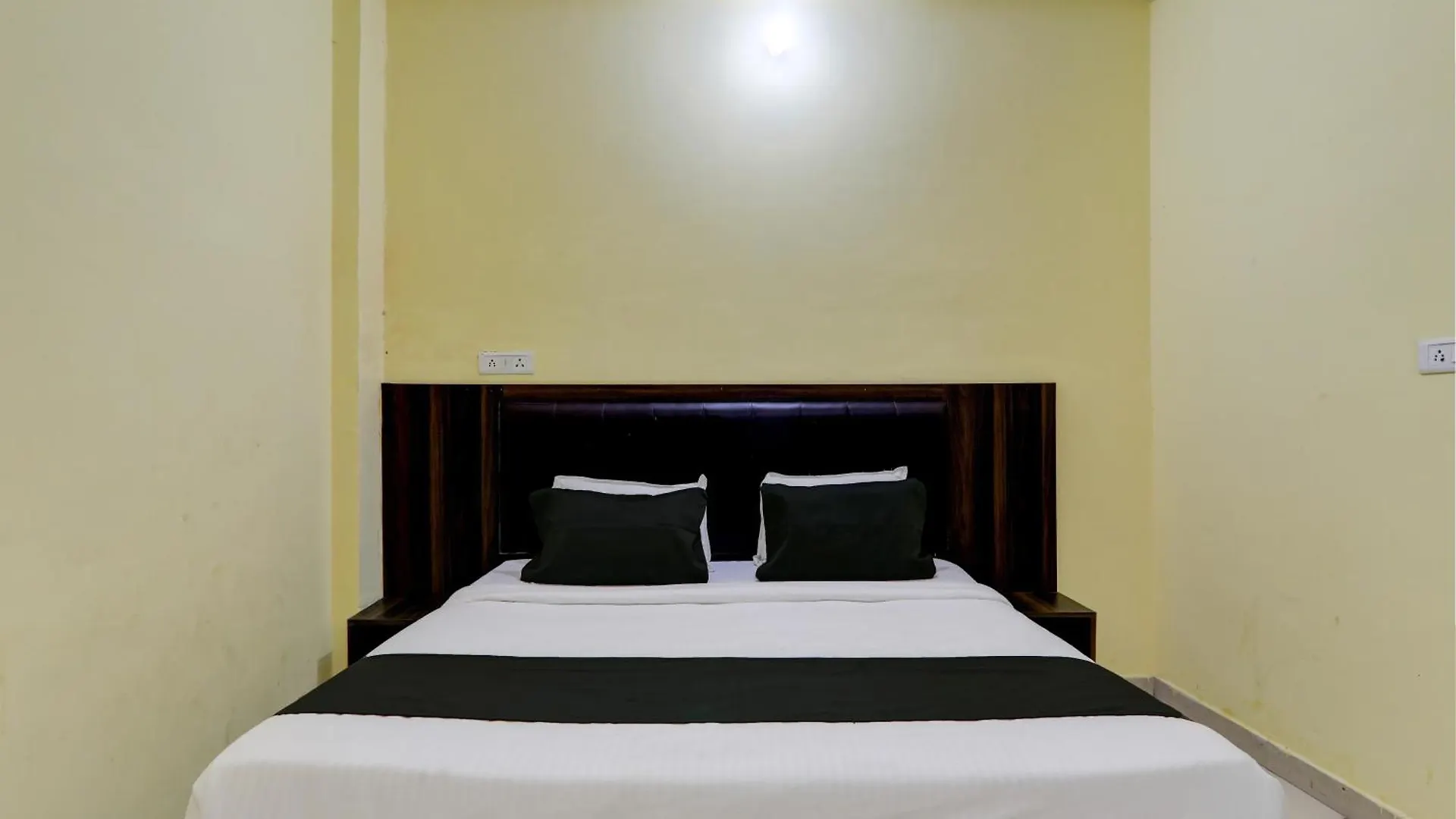 Super Hotel O Sadguru Inn Βαρανάσι