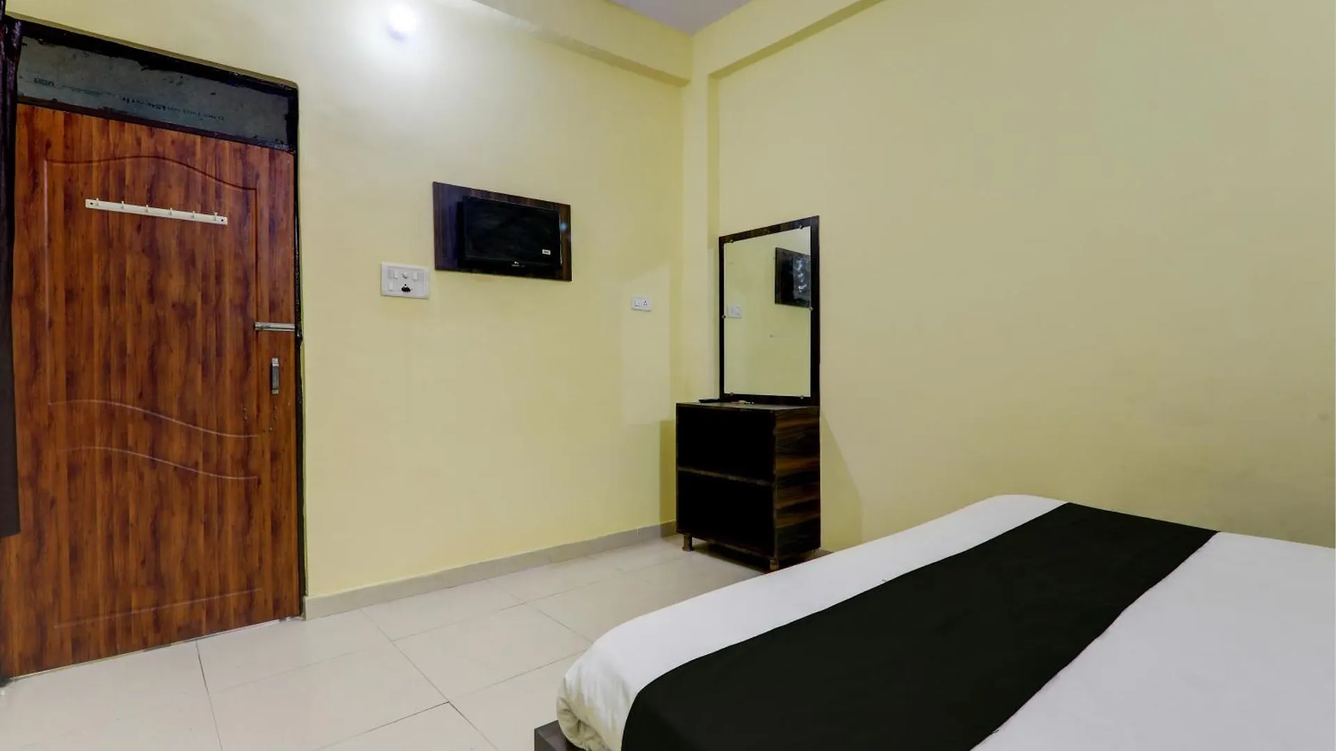 Super Hotel O Sadguru Inn Βαρανάσι